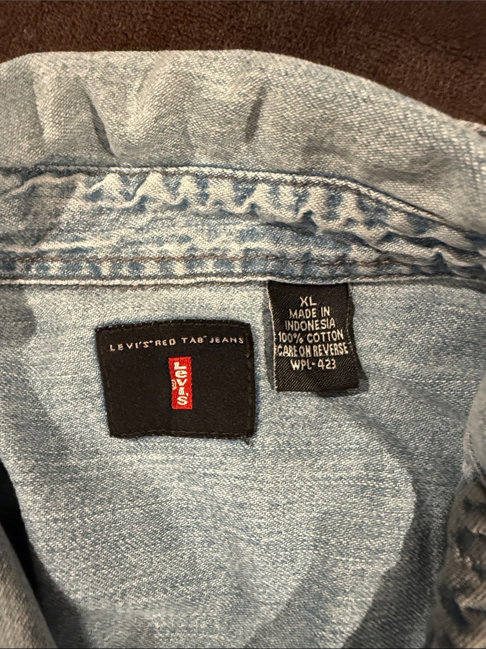 Levi's Light Blue Denim Shirt with Red Tag - Picture 3 of 4